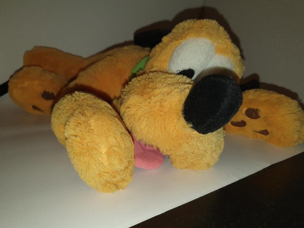 Pluche pop van Pluto  Ongeveer 40 cm groot.  In prima staat., Verzamelen, Disney, Ophalen of Verzenden, Goofy of Pluto, Zo goed als nieuw