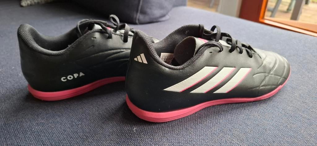 Adidas Copa zaalschoenen maat 43,5 - Nieuwstaat, Ophalen of Verzenden, Nieuw, Adidas, Sportschoenen