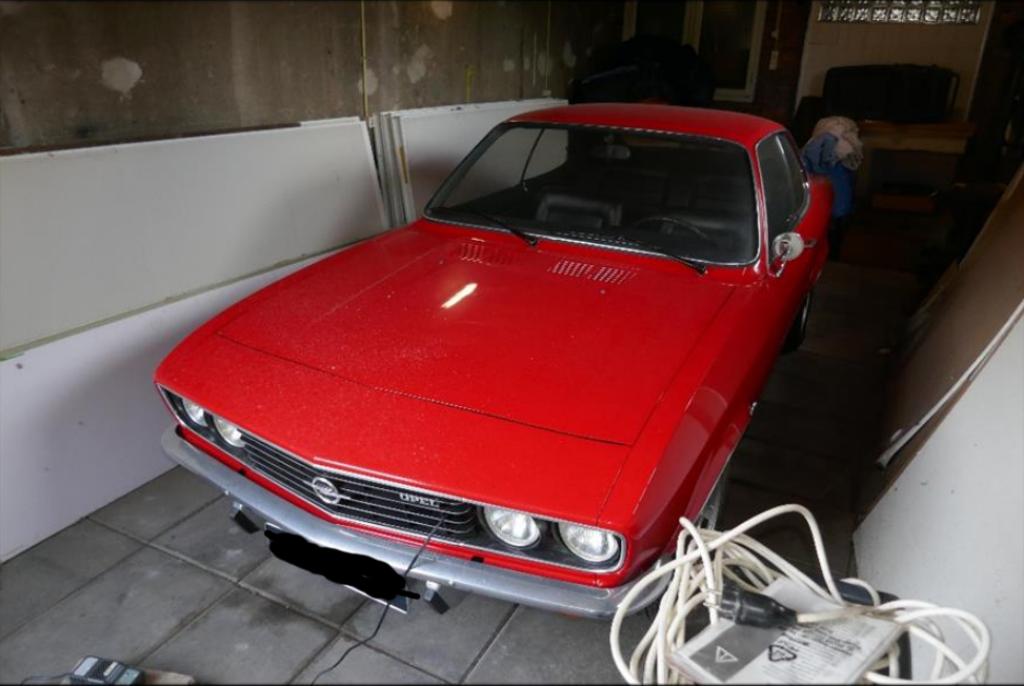 Mooie Opel Manta automatic 1972, Auto's, Oldtimers, Automaat, Achterwielaandrijving, Zwart, Opel