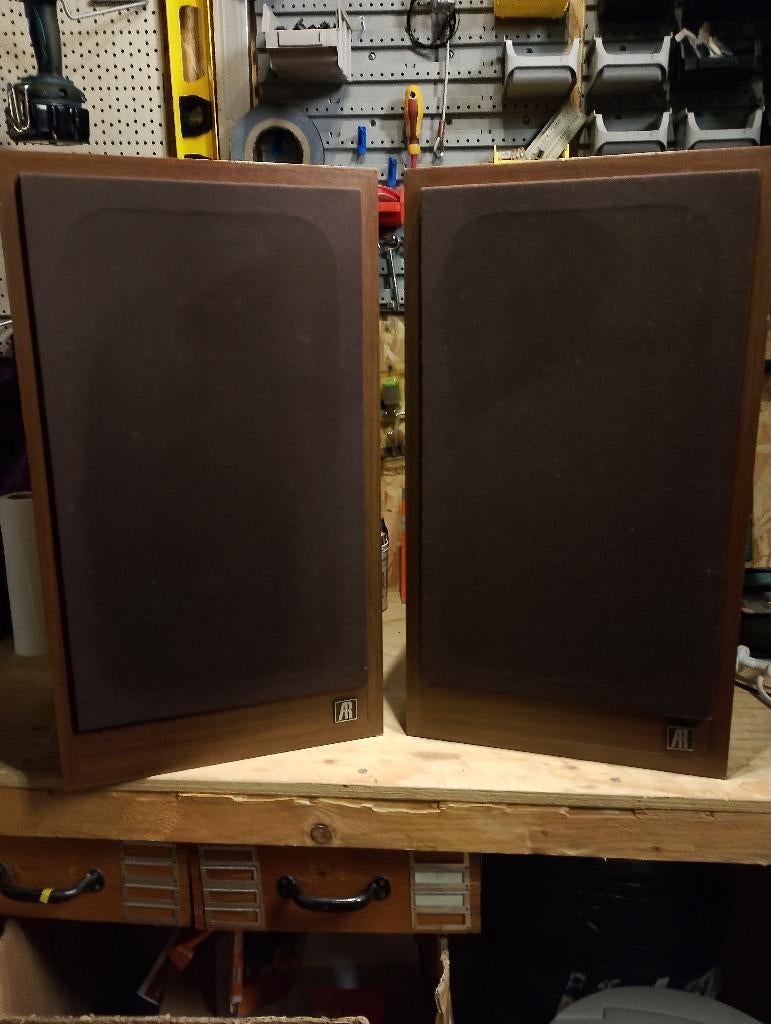 Acoustic Research AR 38S speakers