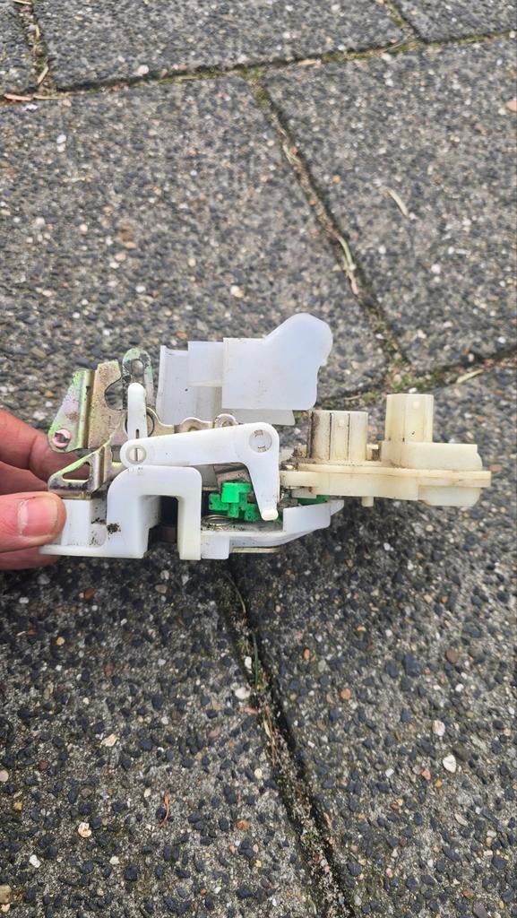 Gebruikte Deurslot Mechanisme honda jazz 2002-2004, Gebruikt, Deur, Ophalen of Verzenden, Universele onderdelen