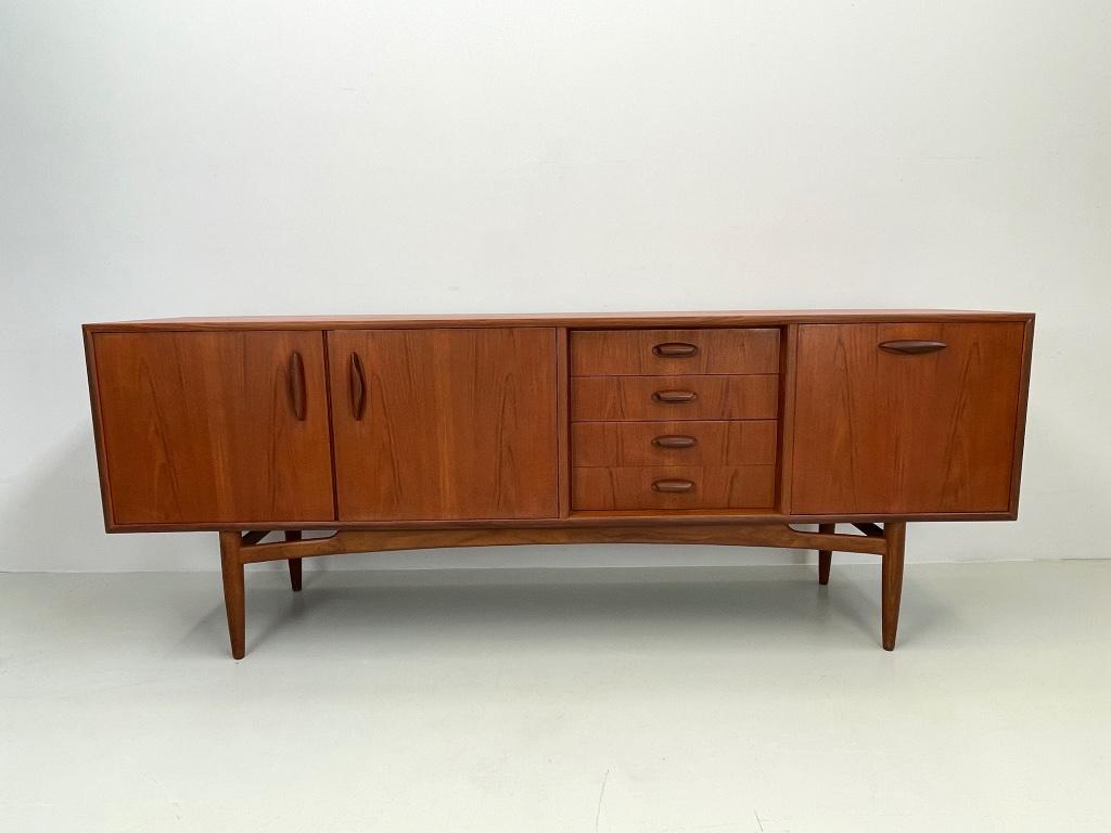 Vintage dressoir G-Plan, Huis en Inrichting, Kasten | Dressoirs, Verzenden, Zo goed als nieuw, 25 tot 50 cm, 150 tot 200 cm