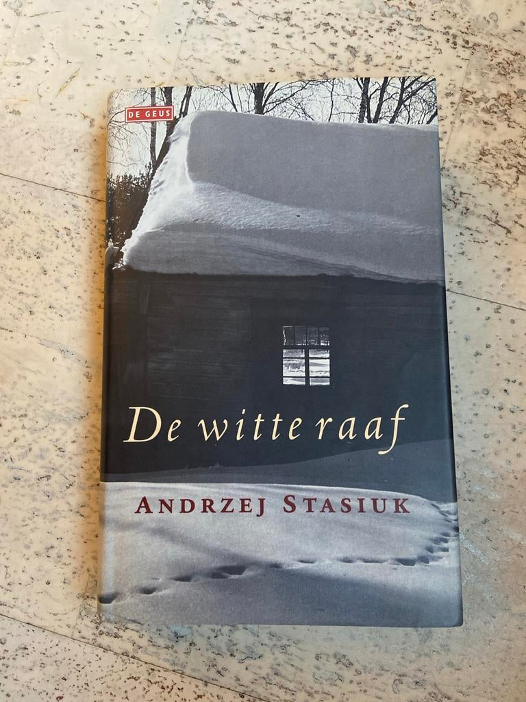 De Witte Raaf - Andrzej Stasiuk, Boeken, Romans, Ophalen of Verzenden, Zo goed als nieuw, Nederland