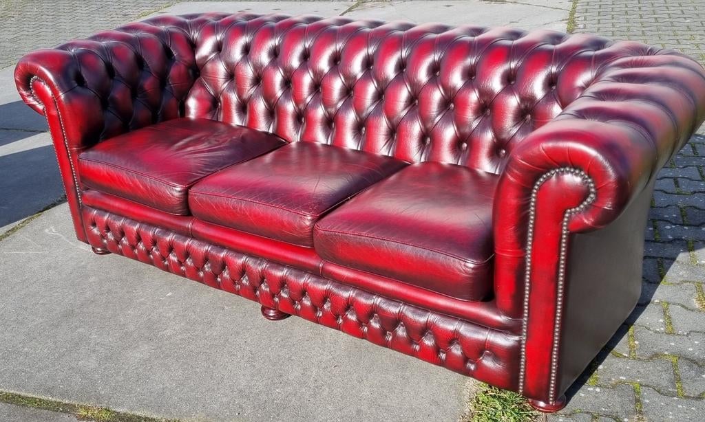 Chesterfield Springvale bank ossenbloed rood leer + BEZORGD, Chesterfield, Ophalen of Verzenden, Zo goed als nieuw, Rechte bank