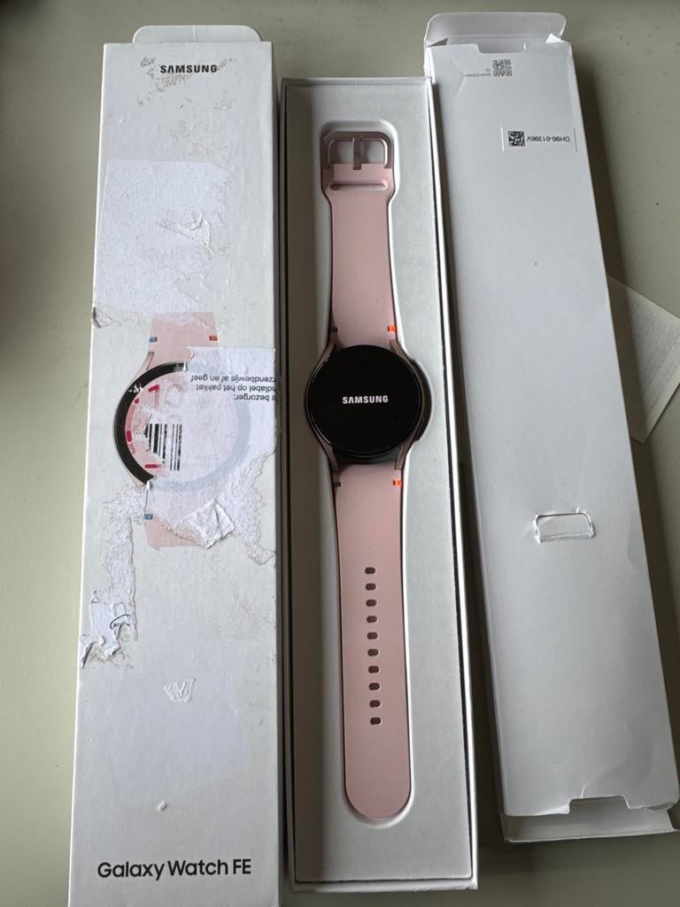 Samsung Galaxy Watch FE - Nieuw, beschadigde verpakking, Samsung, Afstand, Nieuw, Ophalen of Verzenden