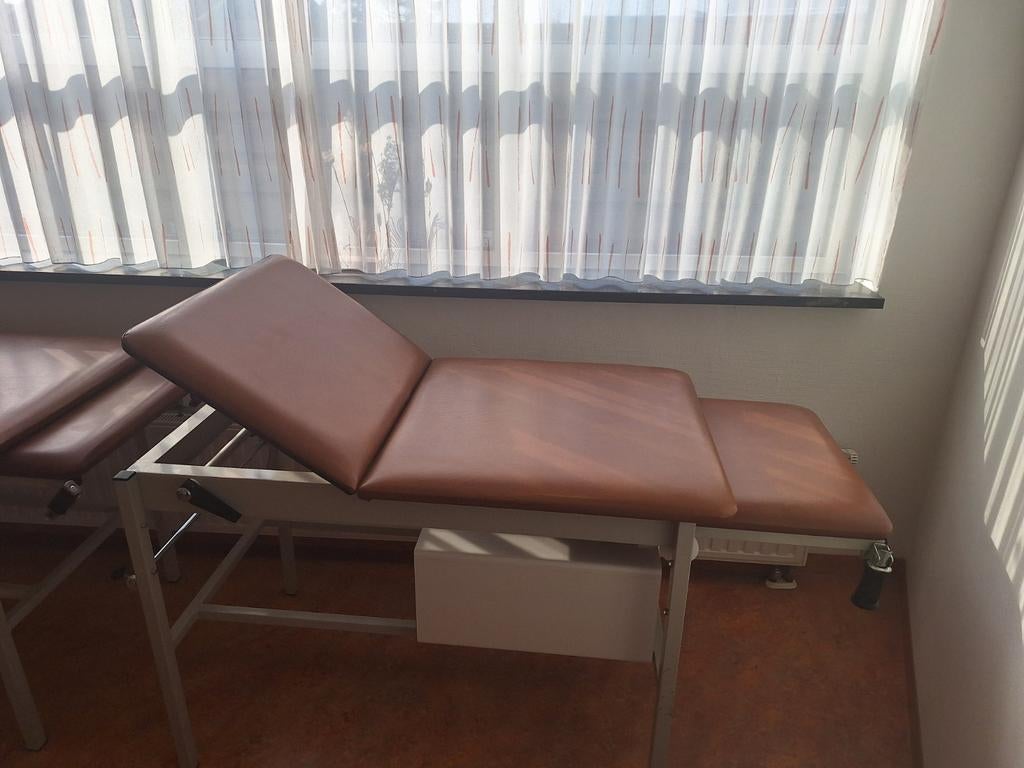 Behandelbank / Onderzoeksbank 2x massage medisch pedicure, Ophalen, Zo goed als nieuw, 75 tot 100 cm, Kunststof