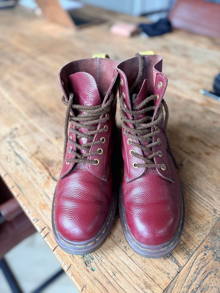 Dr. Martens 1460 Limited Edition cherry red pebble boots, Kleding | Dames, Schoenen, Overige typen, Ophalen of Verzenden, Gedragen