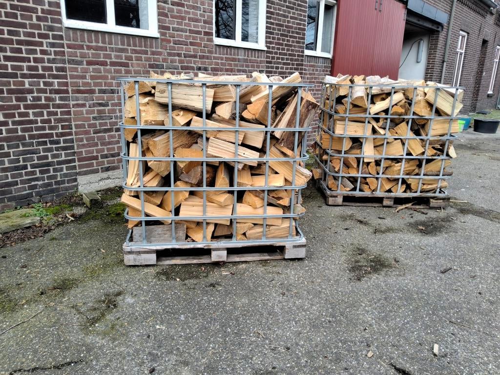 Zeer net sparrenhout droog. 85 euro per krat van 1,2m3, 6 m³ of meer, Ophalen