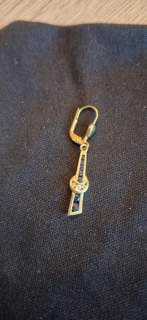 Gouden oorbel met diamantjes., Ophalen of Verzenden