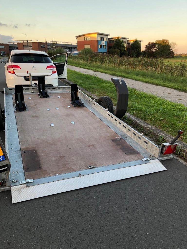 hydraulisch verlaagbare motoraanhanger | 3 (grote) motoren, Ophalen, Zo goed als nieuw