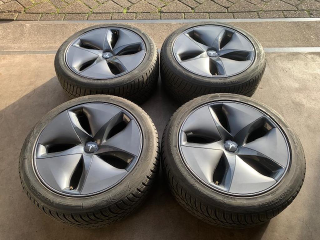 TESLA MODEL 3 AERO VELGEN + NIEUWE WINTERBANDEN 235 45 R18, Auto-onderdelen, Banden en Velgen, 18 inch, Gebruikt, ., Banden en Velgen