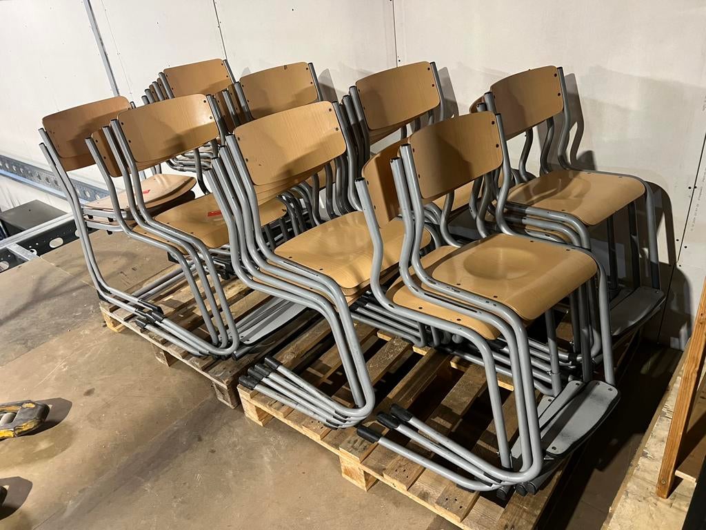 Partij van 26 houten leerlingstoelen schoolstoelen, Gebruikt, Bruin, Ophalen of Verzenden, Vijf, Zes of meer stoelen