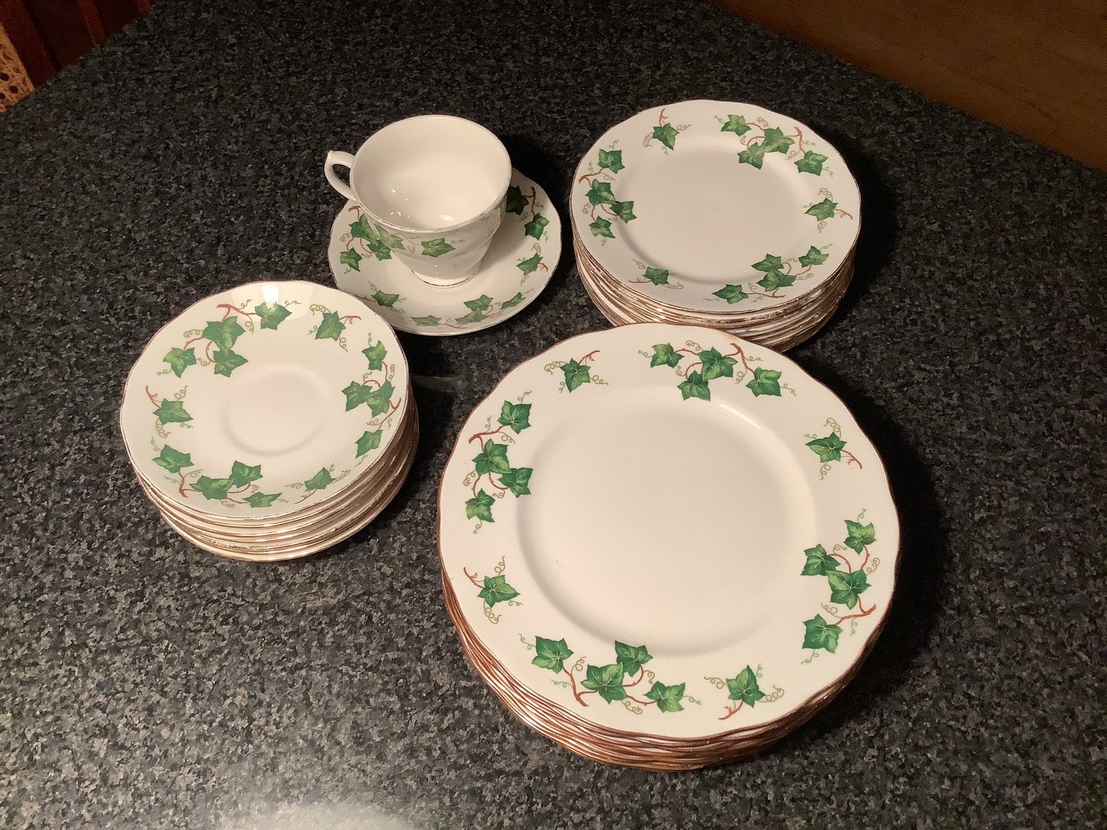Colclough servies, Ophalen
