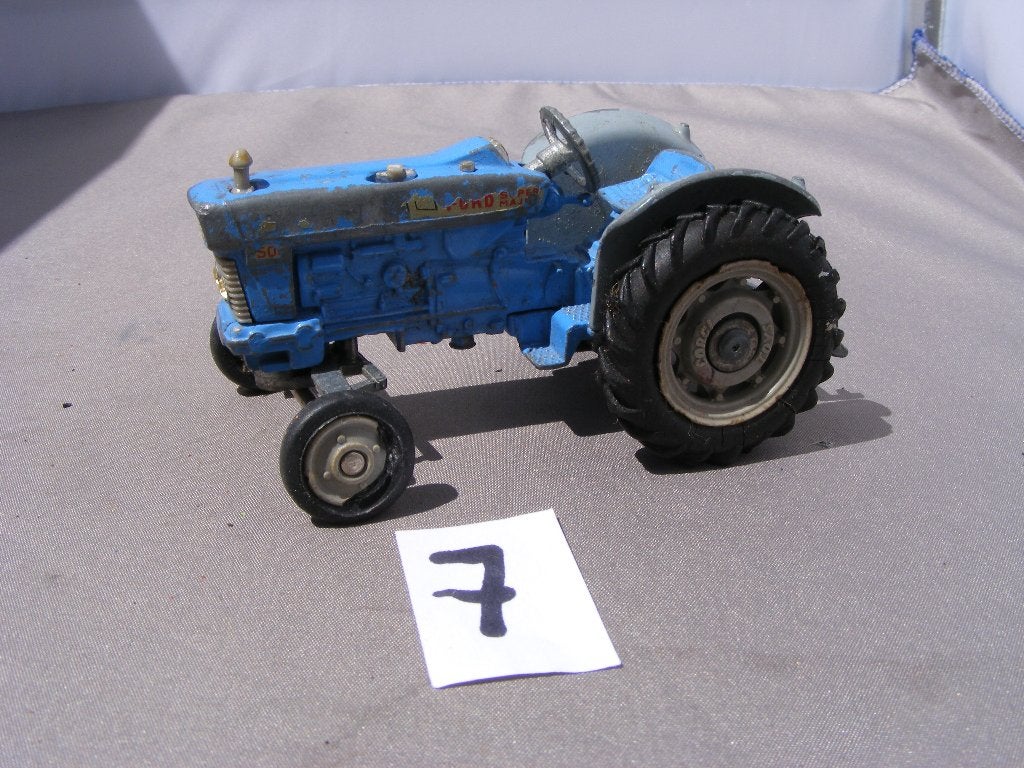 Ford 5000 tractor Corgi Toys 72 (7) incompleet, Hobby en Vrije tijd, Modelauto's | 1:43, Ophalen of Verzenden, Gebruikt, Tractor of Landbouw
