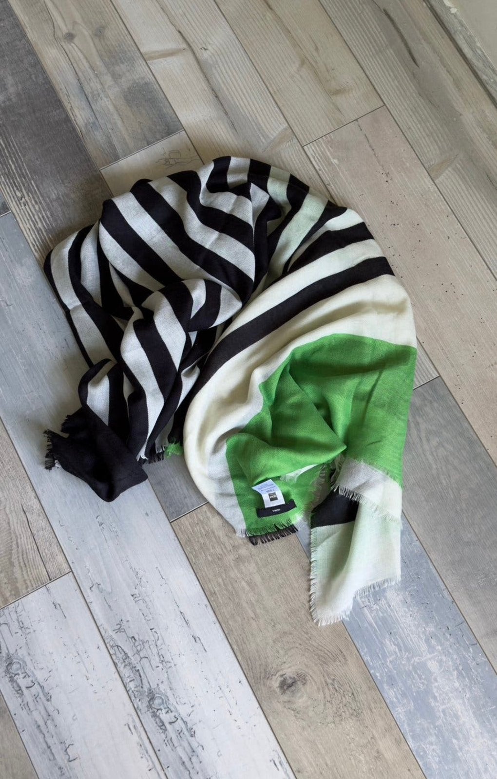 Mooi sjaal van Hema, Kleding | Dames, Ophalen of Verzenden, Zo goed als nieuw, Sjaal