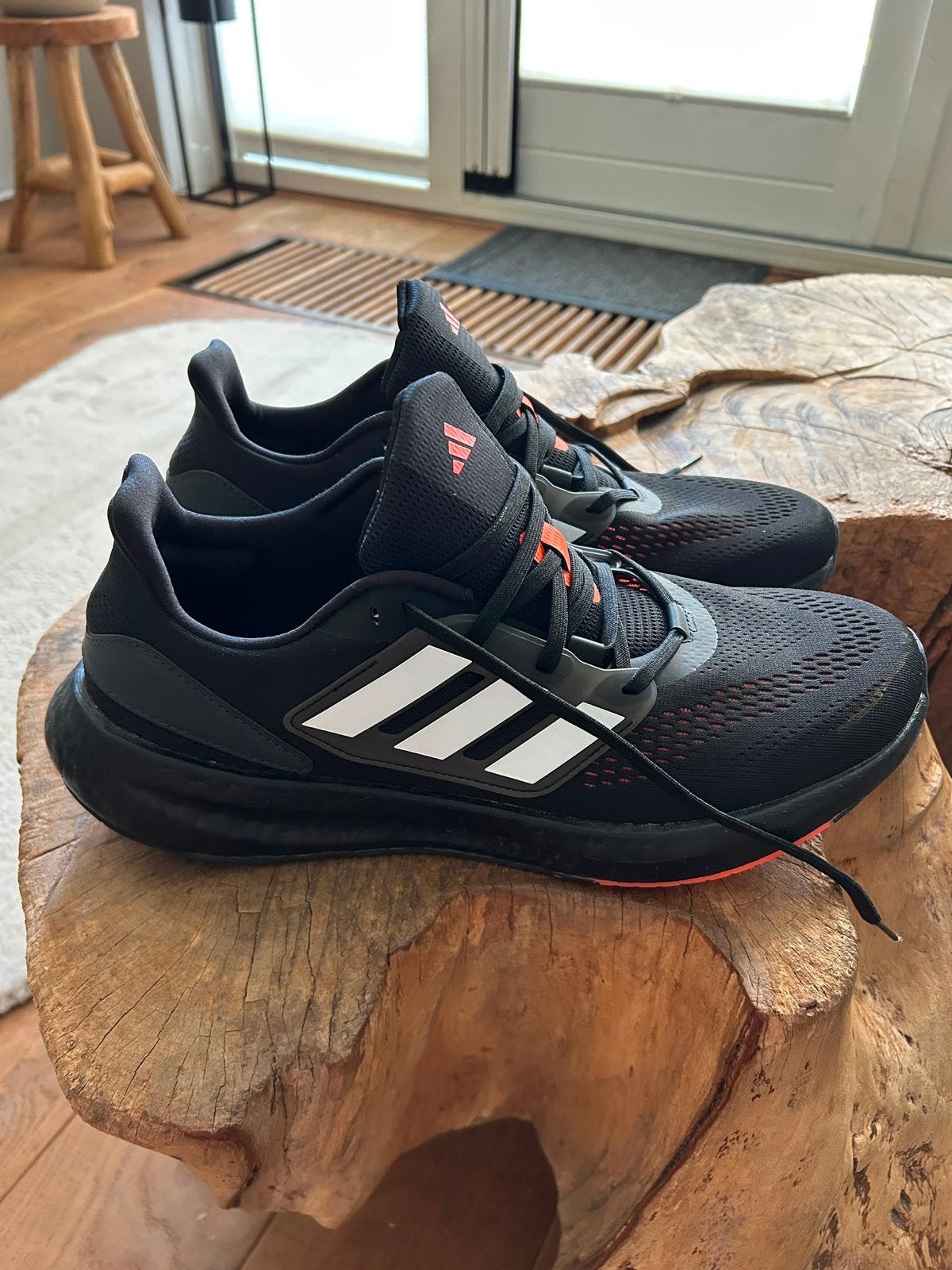 Adidas Pureboost hardloopschoenen - Zwart met oranje maat 48, Ophalen of Verzenden, Nieuw, Zwart, Sneakers of Gympen