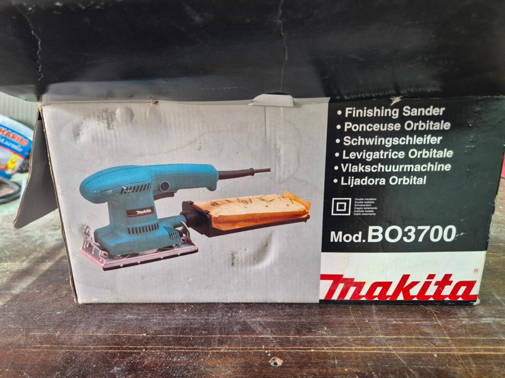 Makita Vlakschuurmachine BO3700 op netstroom, Doe-het-zelf en Verbouw, Ophalen of Verzenden, Gebruikt, Minder dan 600 watt, Vlakschuurmachine