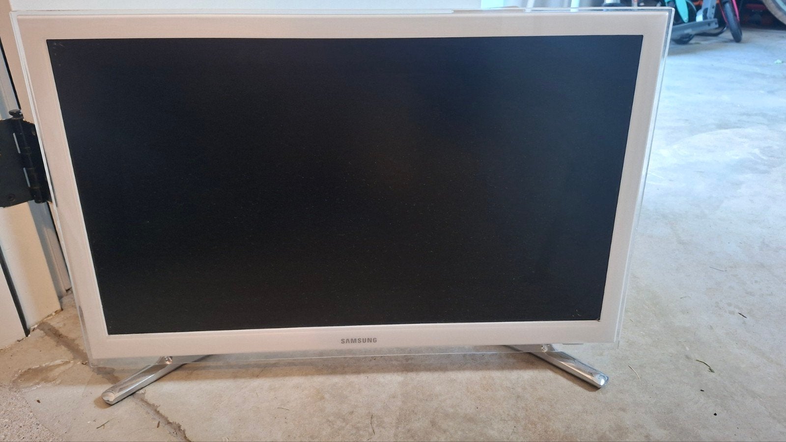 Samsung televisie UE22F5410AW met muursteun, Ophalen, 50 Hz, Samsung, 40 tot 60 cm