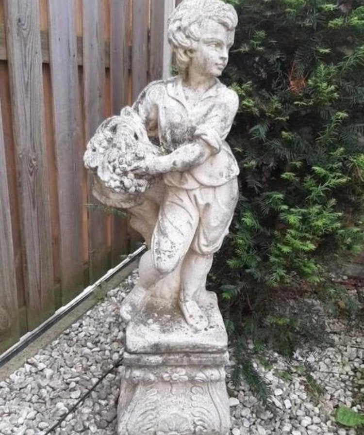 Prachtig Tuinbeeld Jongen met Mand - 100 cm hoog, Ophalen, Gebruikt, Beton, Mensenbeeld