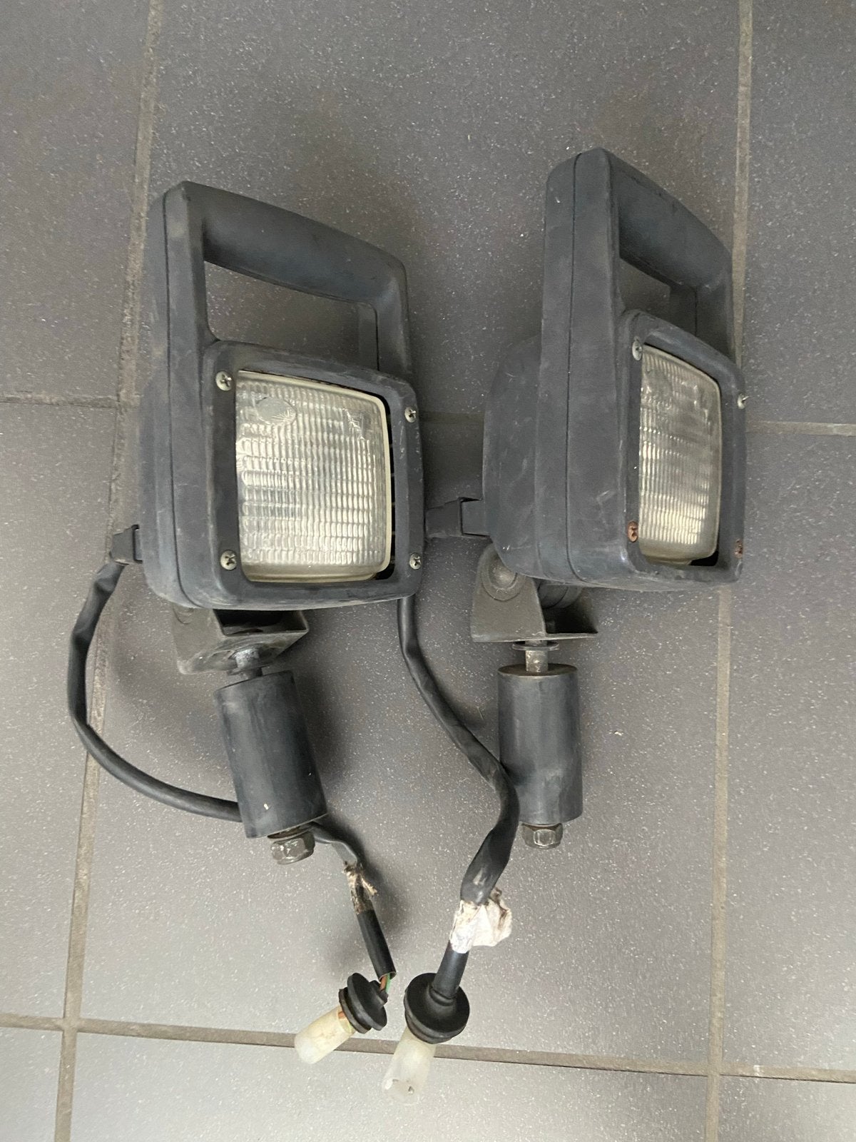 Hella Werklampen 12V met Bevestigingsbouten, Auto-onderdelen, Ophalen of Verzenden, Gebruikt, Universele onderdelen