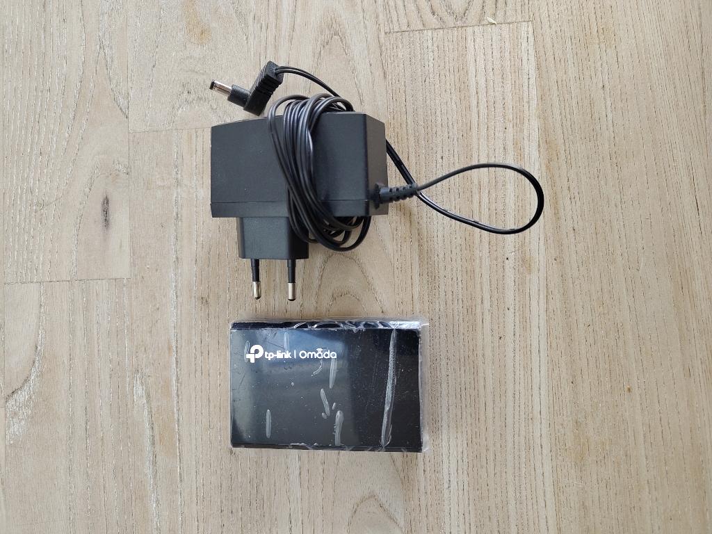 TP-link POE150S PoE injector, Ophalen of Verzenden, Zo goed als nieuw