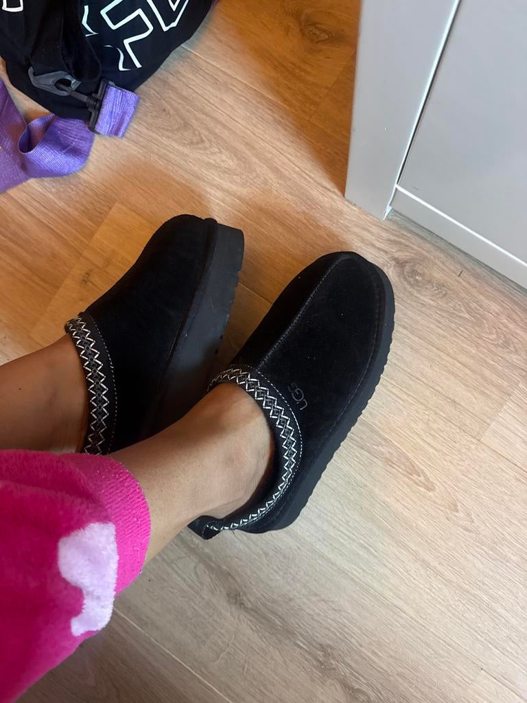 Uggs Tasman pantoffels - nooit buiten gedragen, Ophalen of Verzenden, Nieuw, Zwart, Pantoffels of Sloffen