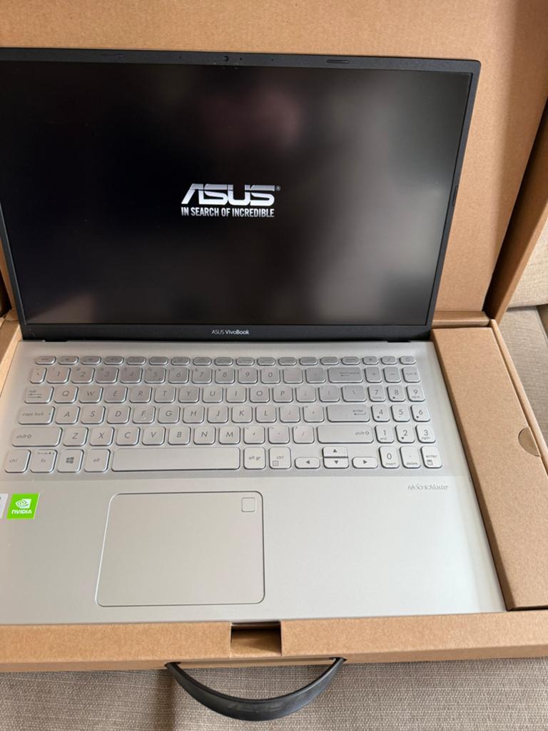 Asus Vivobook 15 (met toebehoren), Computers en Software, Ophalen, Gebruikt