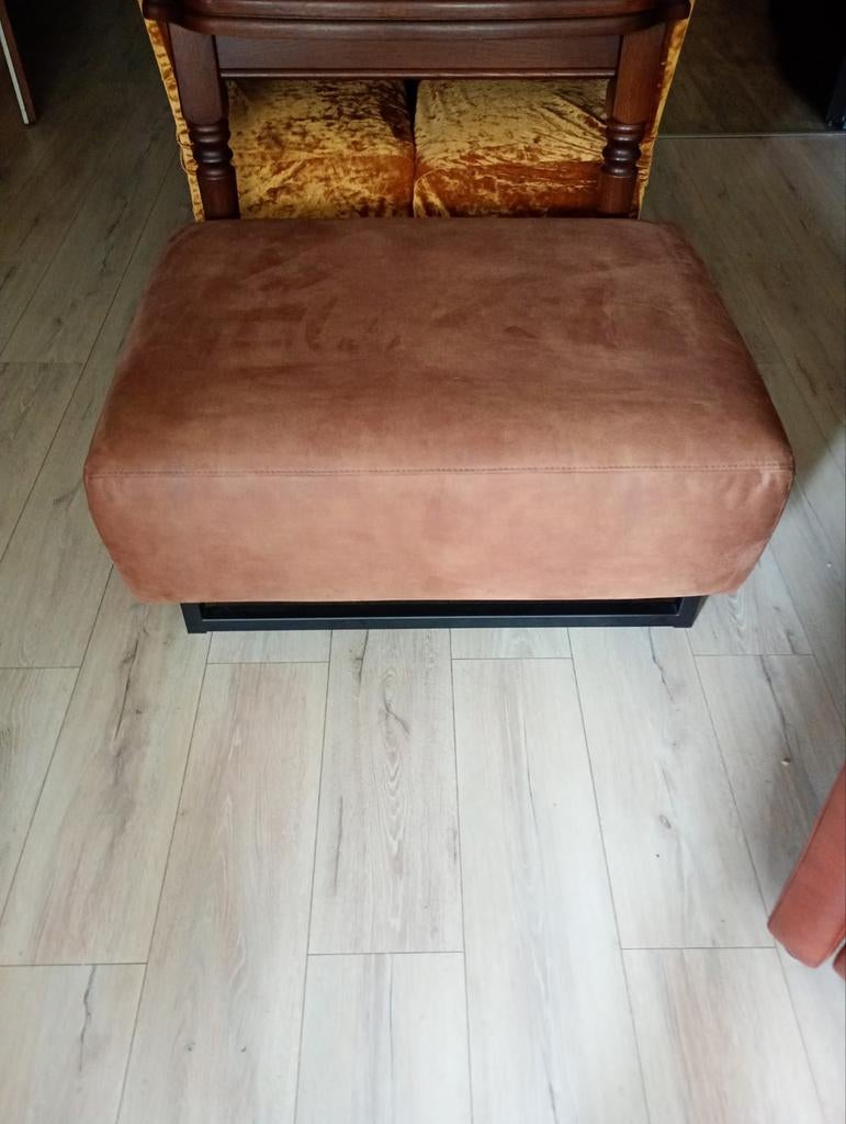 Bruine nubuck leren hocker/voetenbank - Zo goed als nieuw, Ophalen, Modern, Comfortabel, Zo goed als nieuw, Stof