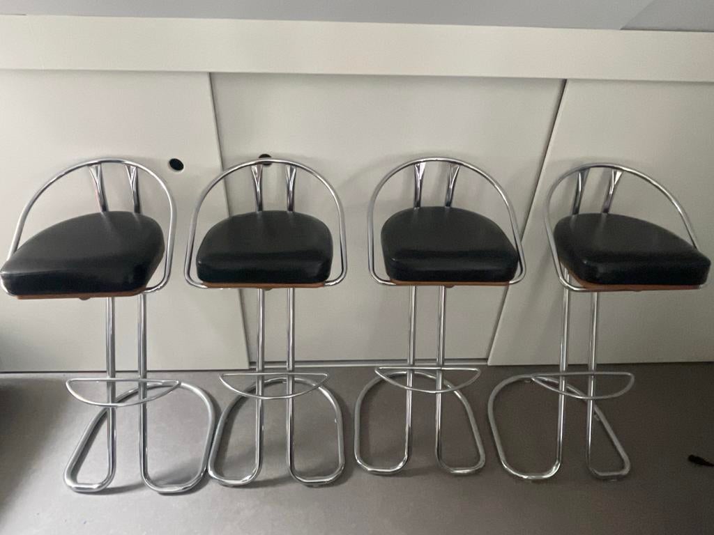 Set van 4 comfortabele barkrukken met rugleuning, Huis en Inrichting, Barkrukken, Ophalen, Gebruikt, Met voetsteun, 60 tot 90 cm
