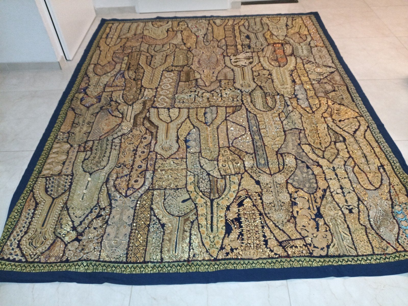 Exclusief wandkleed met goudkleurig borduurwerk - 199x250 cm, Ophalen of Verzenden