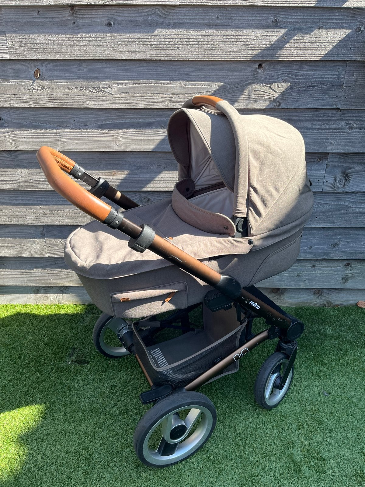 Kinderwagen groene Mutsy Nio Combiwagen met reiswieg