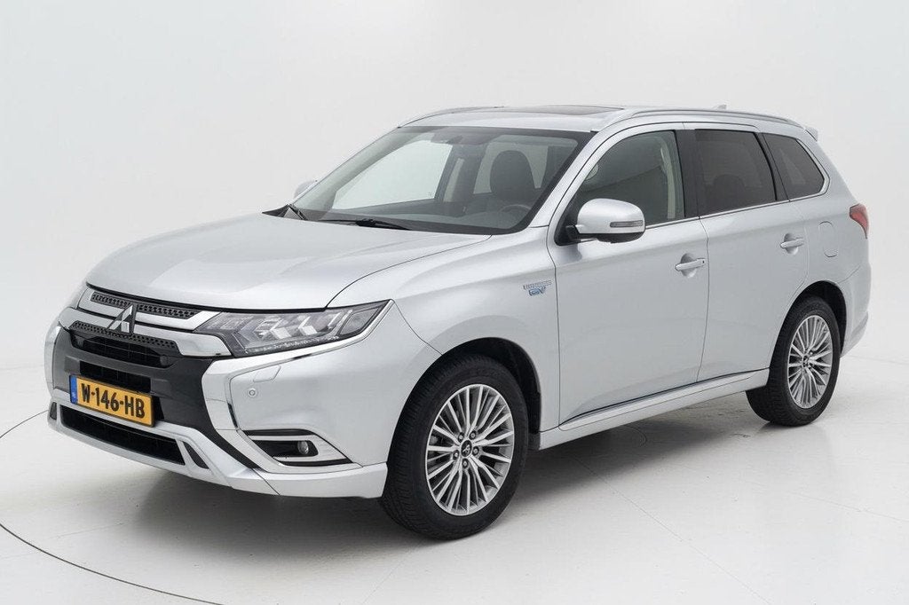 Mitsubishi Outlander 2.4 PHEV Intense+ NL AUTO/Afn. Trekhaak, Auto's, Mitsubishi, Automaat, Euro 6, 4 cilinders, 1865 kg