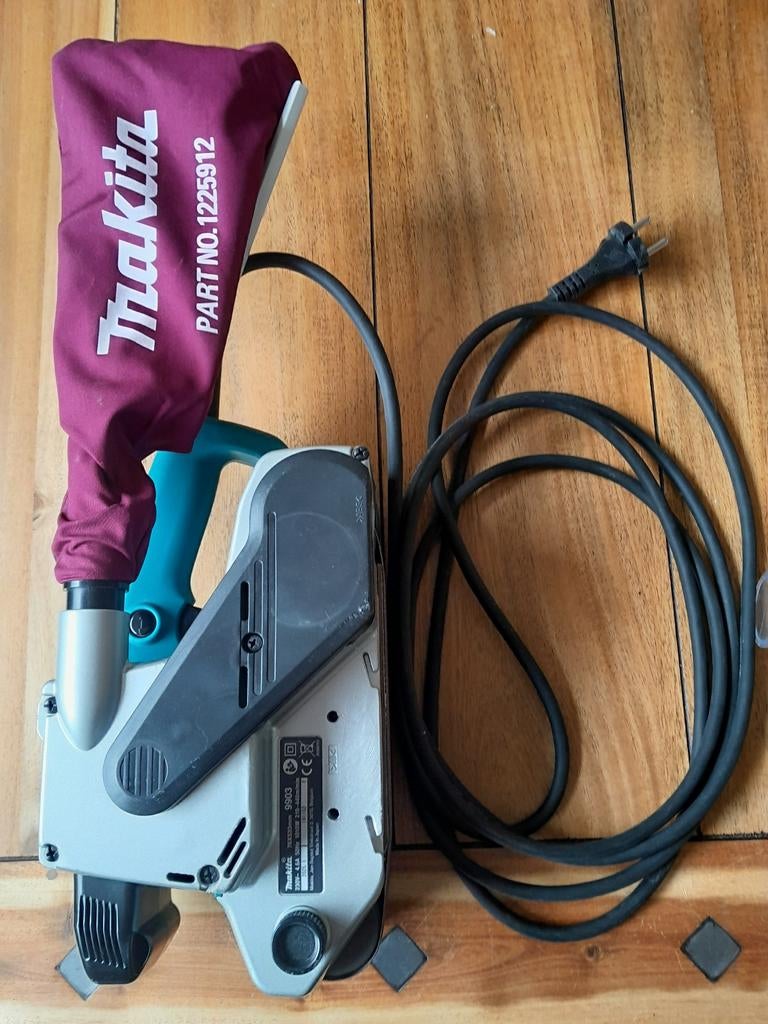 Makita bandschuurmachine met stofzak -, Ophalen of Verzenden, Nieuw, 600 tot 1200 watt, Bandschuurmachine