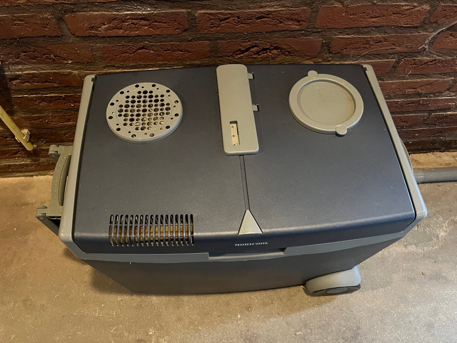 Mobicool 45 ltr koelbox Camping Auto  12 en 220v, Ophalen, Zo goed als nieuw, Elektrisch