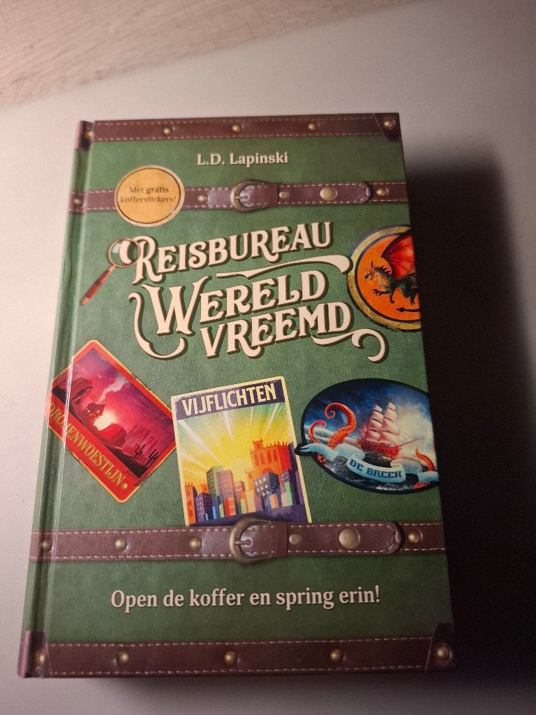 Boek - Reisbureau Wereld Vreemd, Ophalen of Verzenden, Zo goed als nieuw