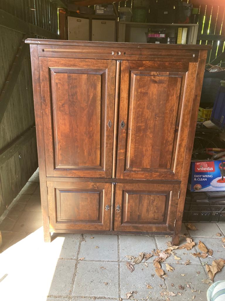 Tv of computer kast 1.10 breed x 1.46 m hoog 60cm diep, Huis en Inrichting, Kasten | Computermeubels, Ophalen of Verzenden, Zo goed als nieuw