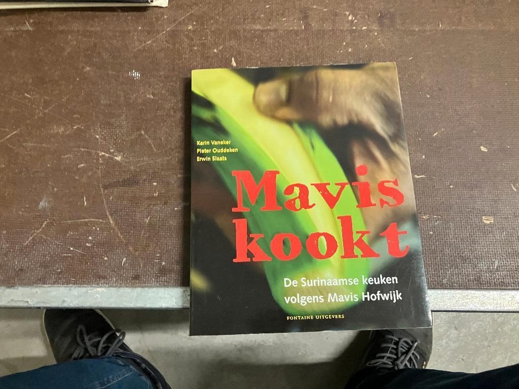 surinaamse keuken koken recepten Suriname Mavis Hofwijk, Ophalen of Verzenden, Zo goed als nieuw, Zuid-Amerika