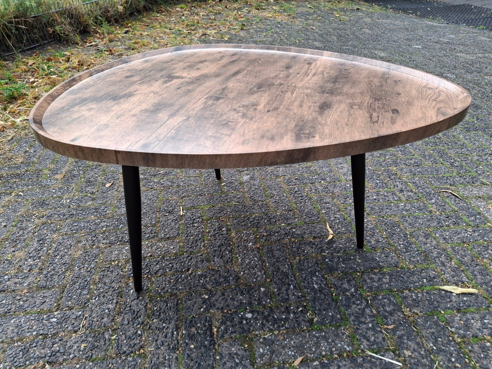 Moderne Driehoekige Salontafel met Zwarte Metalen Poten, Huis en Inrichting, Tafels | Salontafels, Overige houtsoorten, Sba, 50 tot 100 cm
