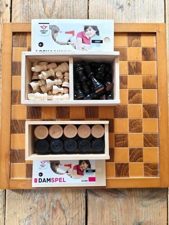 Schaak/dambord met schaak en damschijven., Hobby en Vrije tijd, Gezelschapsspellen | Bordspellen, Ophalen of Verzenden, NVT., NVT.
