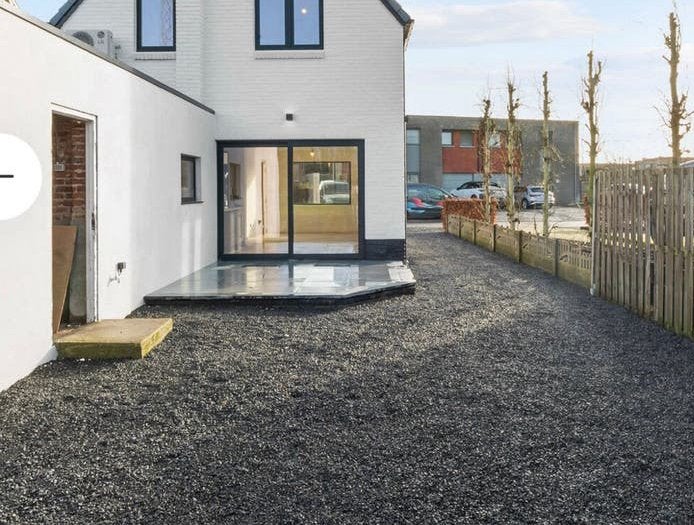 Ruim 100m2 split met stabilisatiematten, Tuin en Terras, Ophalen, Zo goed als nieuw, Grijs, Split