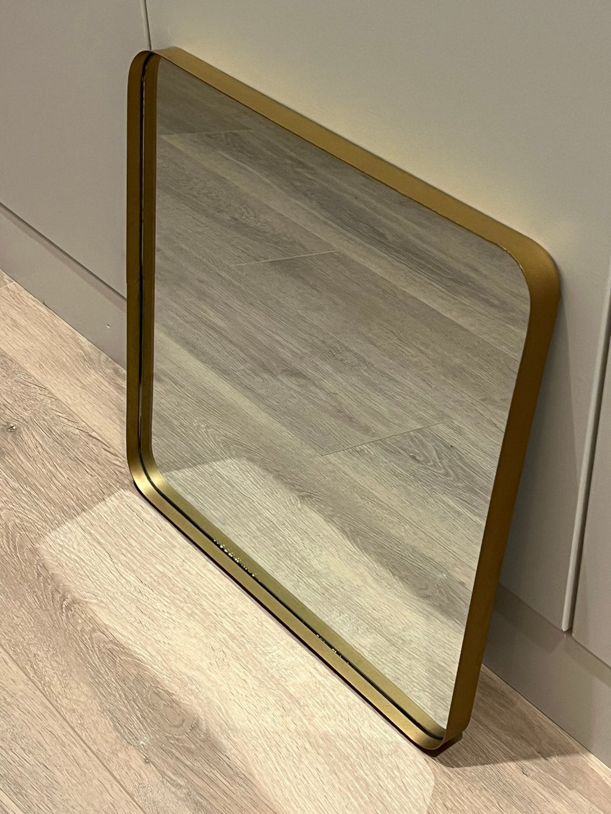 Scandi style spiegel 40x40 met gouden metalen rand moet weg!, Ophalen, Minder dan 50 cm, Rond, Zo goed als nieuw