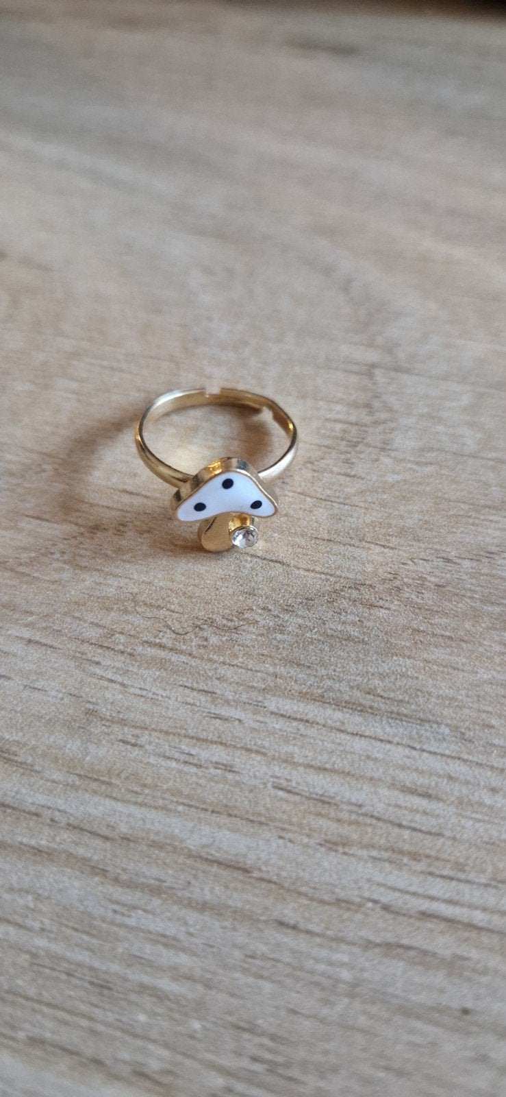 Gouden paddenstoel ring met steentje, Sieraden, Tassen en Uiterlijk, Ringen, Met kristal, Overige materialen, Ophalen of Verzenden