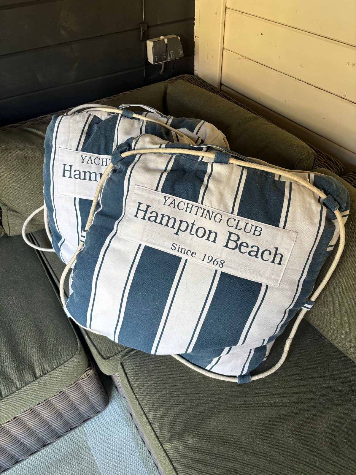 2x Hampton Beach Yachting Club Kussens, Overige merken, Gebruikt, Blauw, Met print
