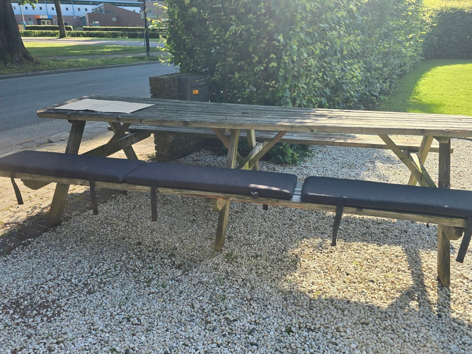 Gratis: Tuintafel 3 mtr met 6 zwarte kussens, Ophalen, Gebruikt, Rechthoekig, Hout