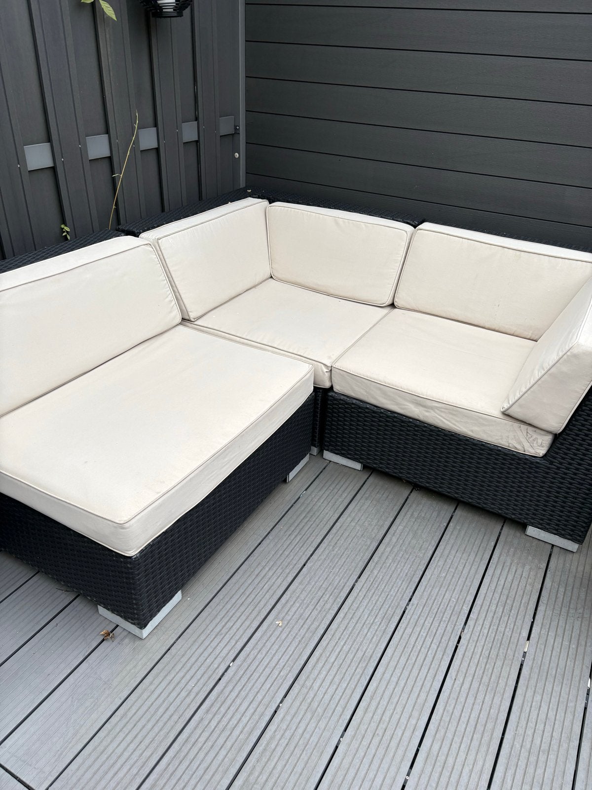 Comfortabele Wicker Loungeset met Crèmekleurige Kussens, Tuin en Terras, Tuinsets en Loungesets, 5 zitplaatsen, Gebruikt, Ophalen of Verzenden