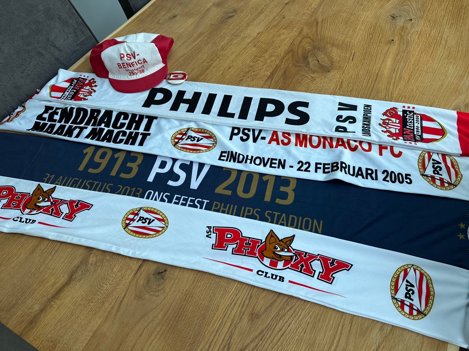 PSV artikelen, Europa Cup 1 in Stuttgart en 4 PSV sjaals, Ophalen, Zo goed als nieuw, PSV, Overige typen