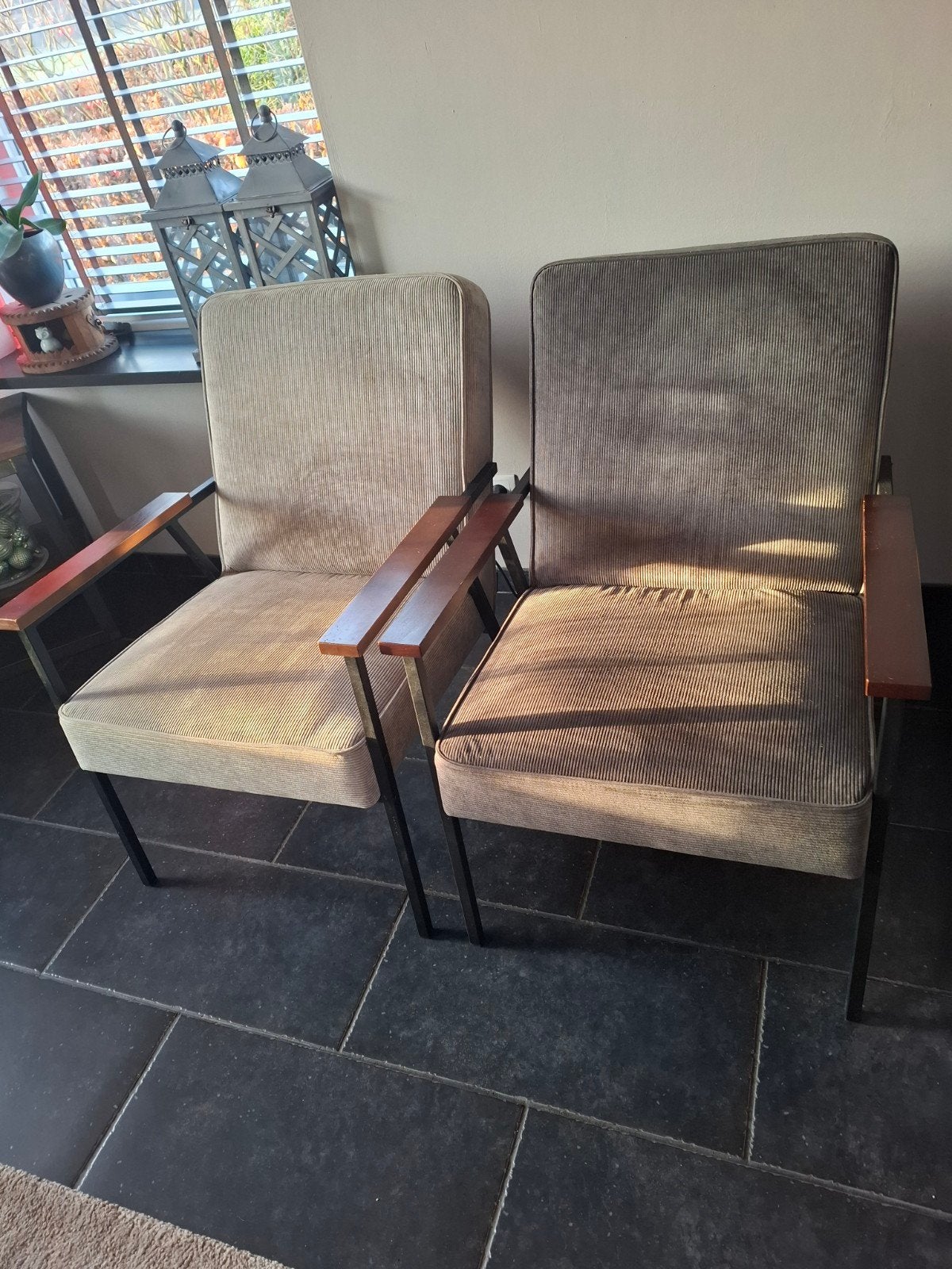 2 stoelen ribstof, grijs en antraciet, Ophalen, Grijs