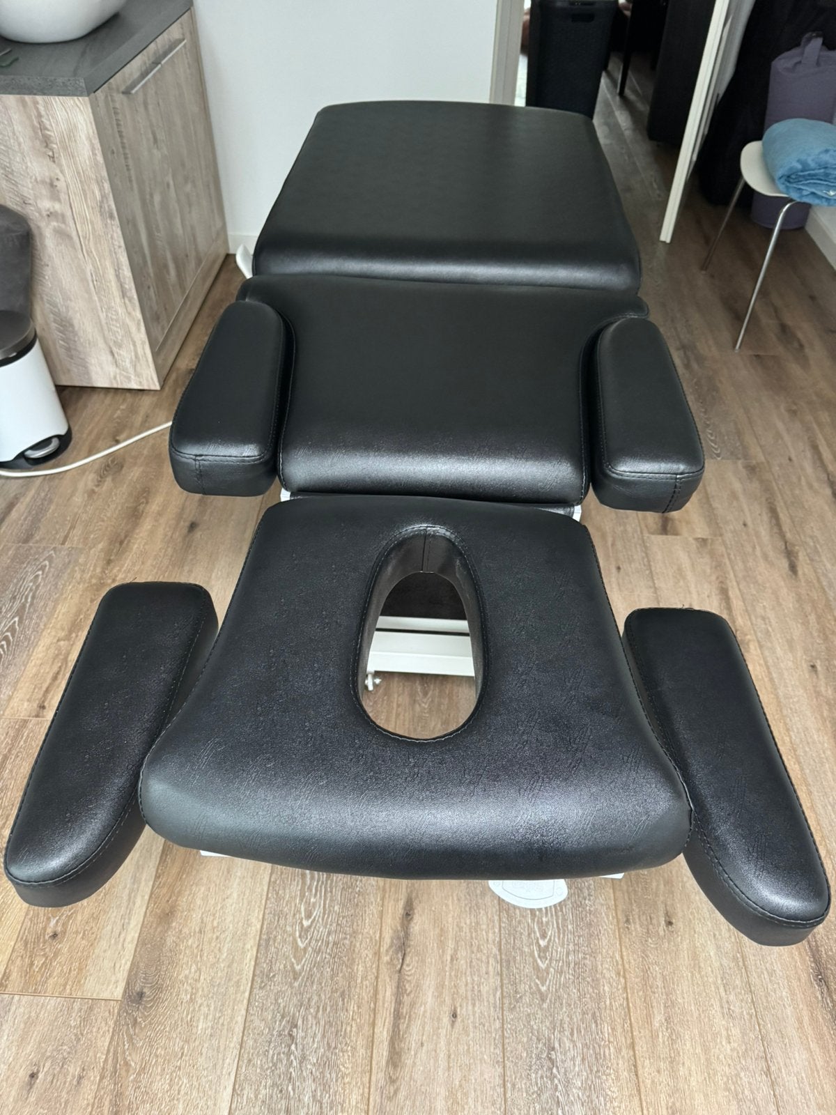 Electrische massagetafel, Sport en Fitness, Massageproducten, Ophalen, Gebruikt, Massagetafel