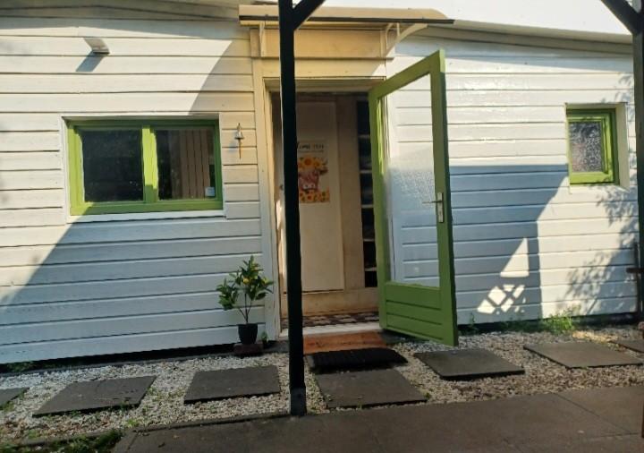 chalet bij Oldambtmeer (Groningen), Caravans en Kamperen, Stacaravans, Tot en met 4