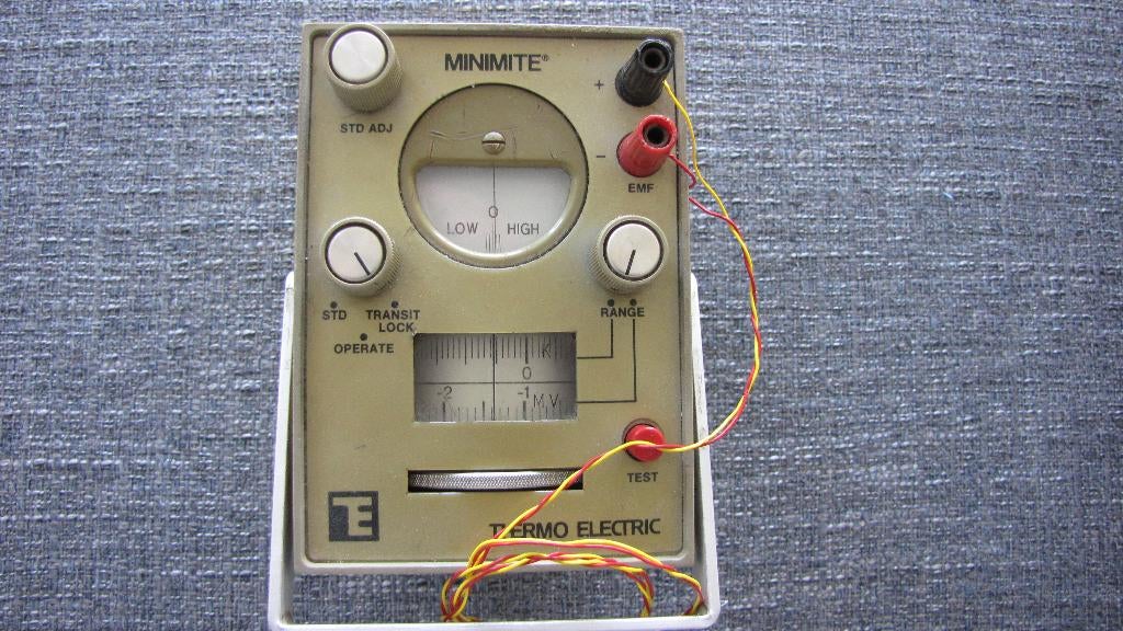 Millivoltmeter en temperatuurmeter met thermokoppel, Ophalen of Verzenden, Gebruikt, Overige meters